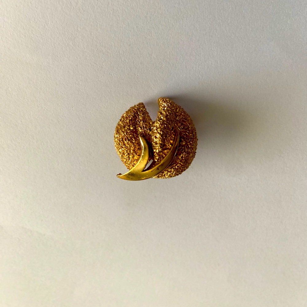 Vintage crown trifari clip ons - Picture 2 of 6